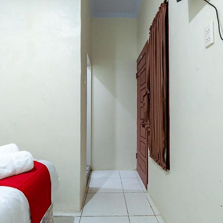 Готель Reddoorz @ Simpang Pemda Медан Екстер'єр фото