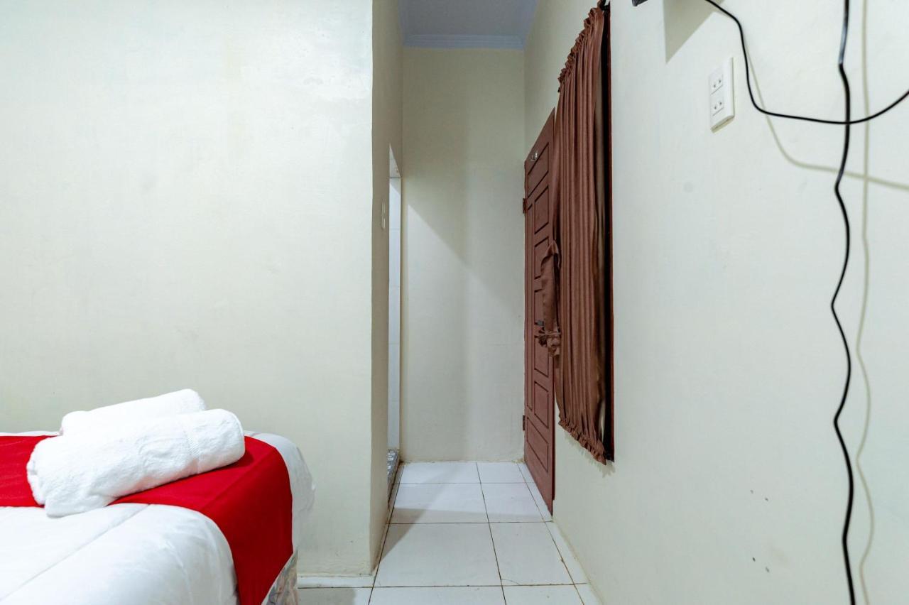 Готель Reddoorz @ Simpang Pemda Медан Екстер'єр фото